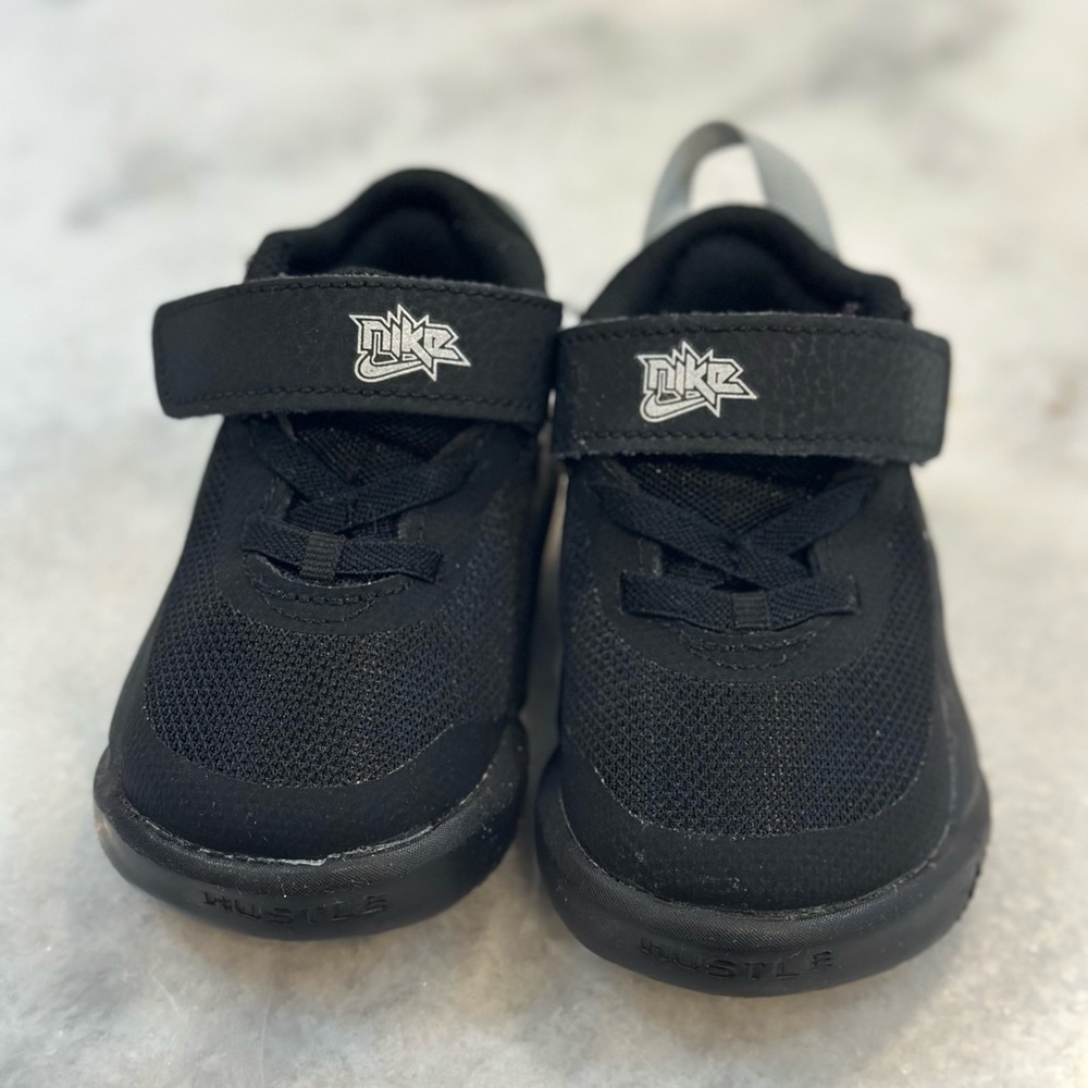 Nike Team Hustle D10 Black / Silver Baby Shoes